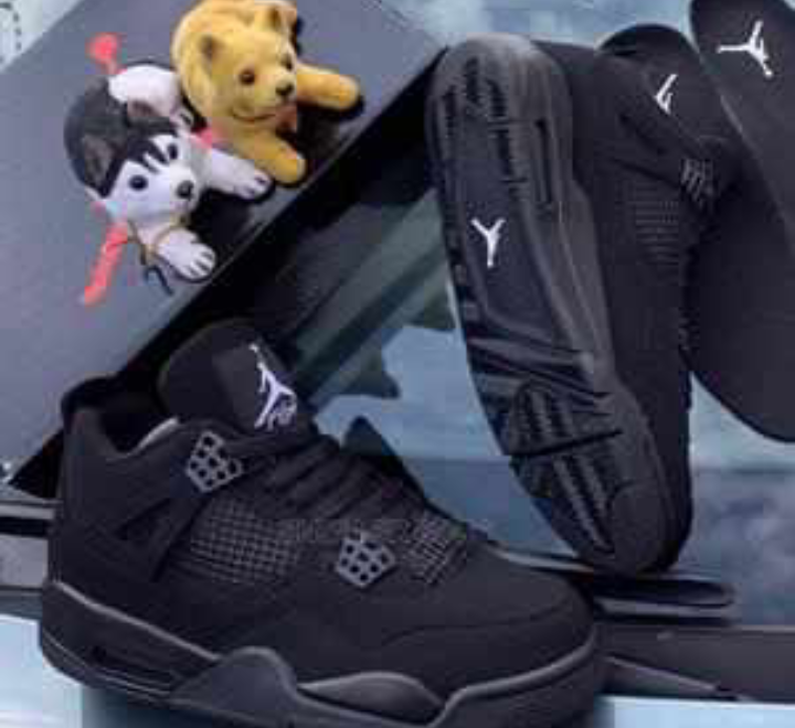 chaussure JORDAN 4